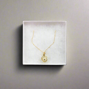 Swiftly - Short Gold Necklace